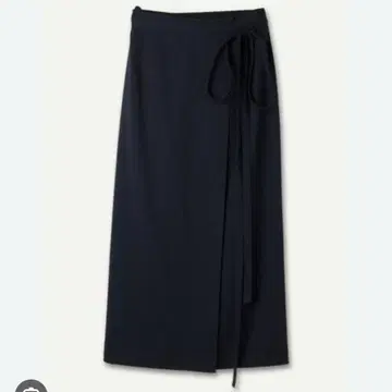 로렌 리넨 소재의 래핑 스커트