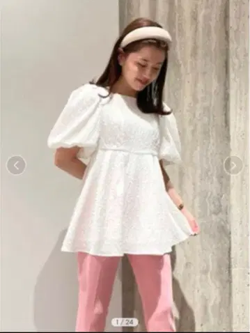 CELFORD 부푼 자카드 컷 아웃 블라우스