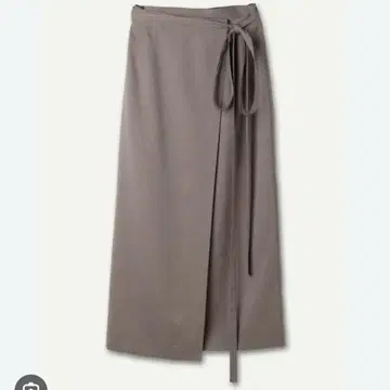 로렌 리넨 소재의 래핑 스커트
