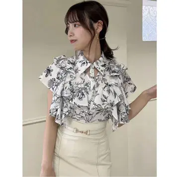 dazzlin 컷 아웃 프릴 셔츠 상의