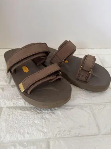 SUICOKE 브라운 스트랩 샌들