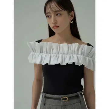 미사용 새상품 snidel 프릴 오프숄더 블랙/화이트