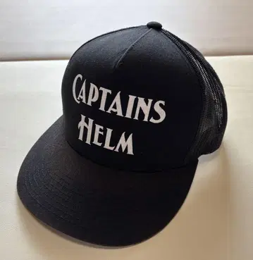 CAPTAINS HELM LOGO MESH CAP