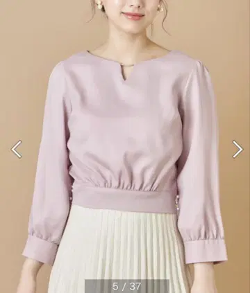 연보라색 보트넥 7부 소매 상의