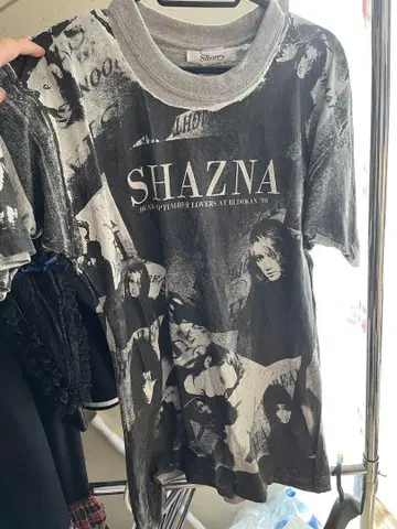 SHAZNA 흑백 그래픽 티셔츠
