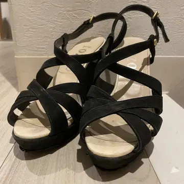 블랙 스트랩 샌들 약 10.5cm 힐