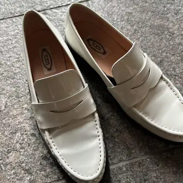 TOD'S 화이트 가죽 로퍼 36 사이즈 새상품급