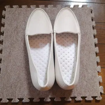 화이트 슬립온 합성 피혁