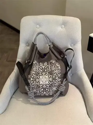 브라운 나일론 토트백
