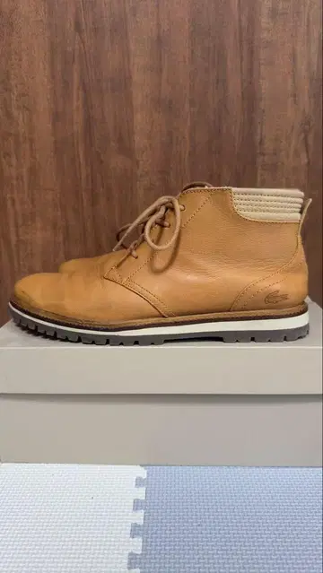 라코스테 브라운 처카 부츠