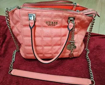 GUESS 핑크 퀼팅 숄더백