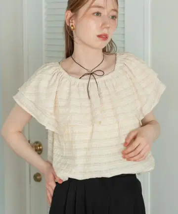 시어 체크 프릴 칼라 블라우스