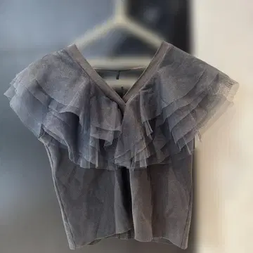 코코딜 튤 프릴 백산 니트 탑 그레이