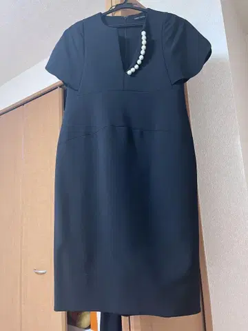 YOKO CHAN 블랙 반팔 무릎 기장 원피스