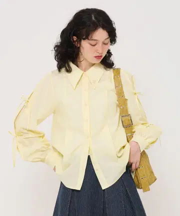 턱 리본 소매 블라우스