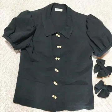 INGEBORG 블랙 퍼프 슬리브 블라우스