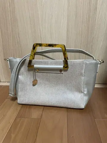 실버 토트백 아크릴 핸들