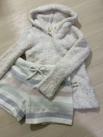 젤라또피케 룸웨어 패턴이 다른 상하의 세트