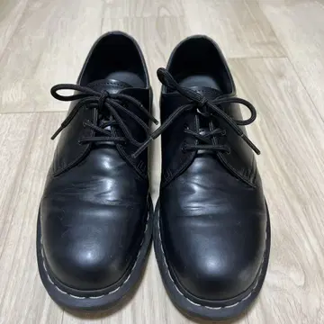 Dr. Martens 블랙 레이스업 슈즈