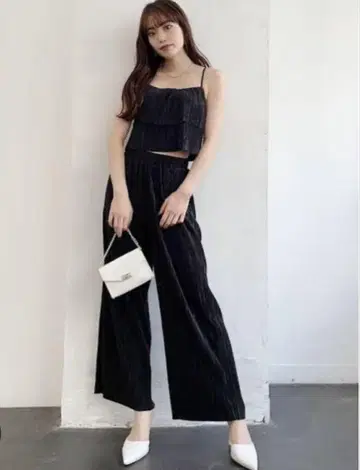 새상품 GYDA 티어드 새틴 플리츠 뷔스티에 & 와이드 팬츠