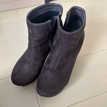 다크 브라운 스웨이드풍 숏부츠