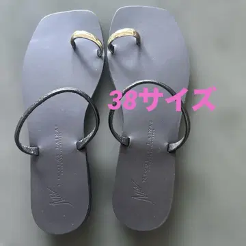 슬로브 이에나 니콜라스 라이너스 플랫 샌들 블랙