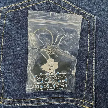 Verdy GUESS JEANS 콜라보 키링