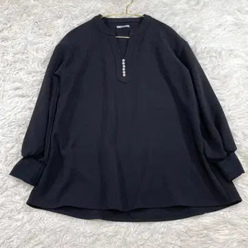 엠마 테일러 이지케어 펄 버튼 키 넥 롱 슬리브 블라우스 블랙