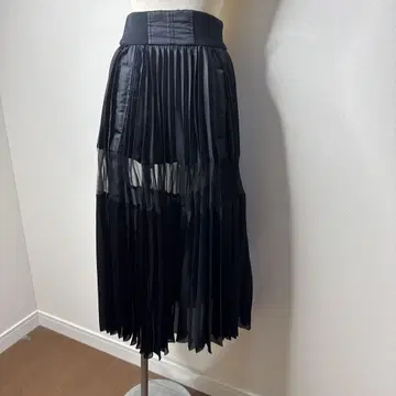 새상품 SACAI 사카이 블랙 플리츠 스커트 비침 있음