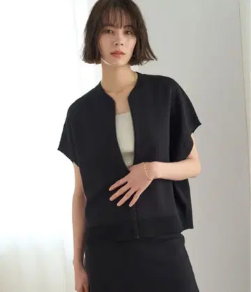 UNFILO 스고 기능 니트 슬리브리스 블루종