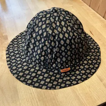 타이트부스 로마스 모자