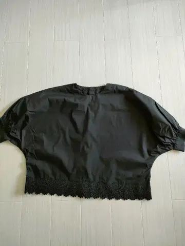 블랙 벌룬 슬리브 상의