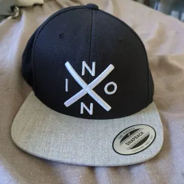 NIXON 스냅백 캡 블랙/그레이