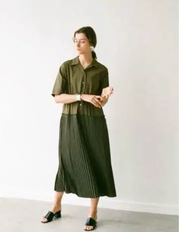 클라네 플리츠 올리브색 셔츠 원피스 반팔
