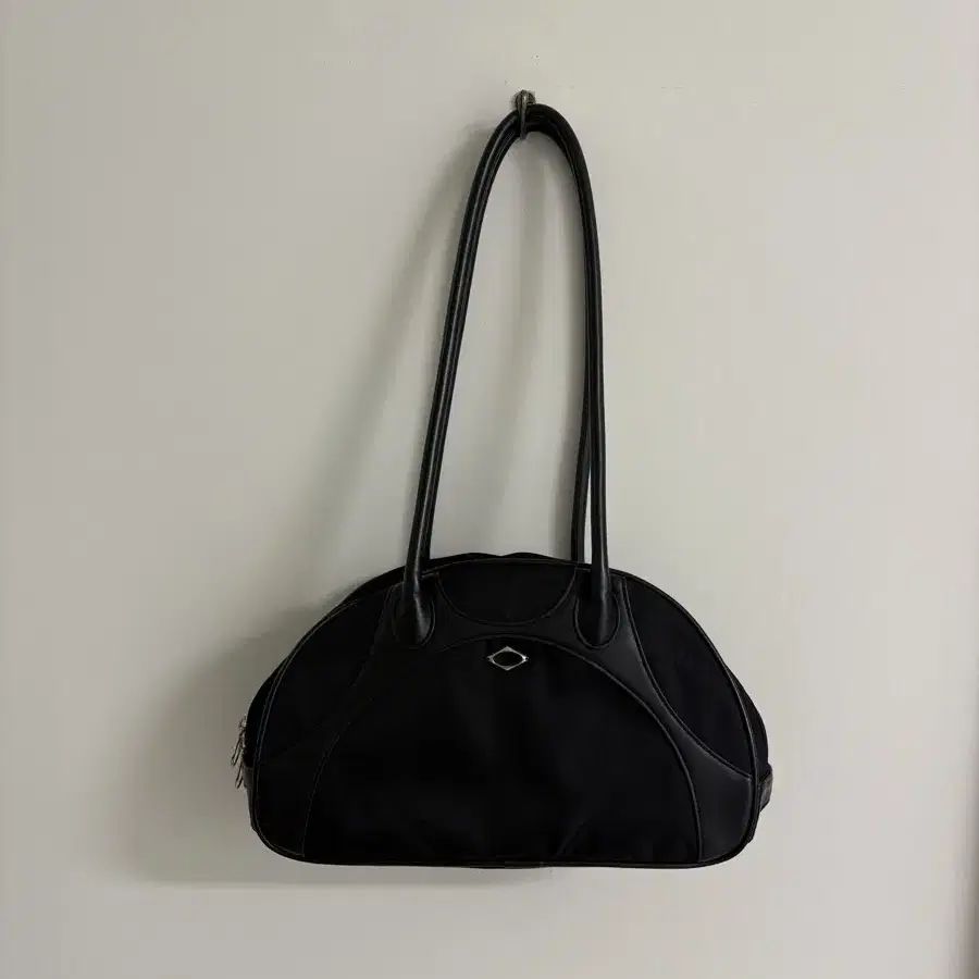 バッグ Mischief Bowling Bag Black バッグ Mischief Bowling Bag Black Mischief MSCHF Bowling Bag
