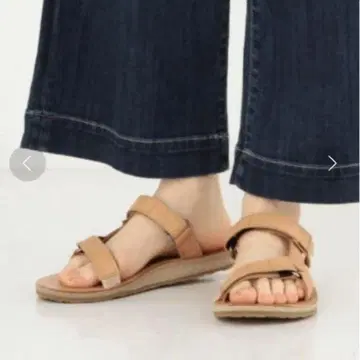 미사용 TEVA UNIVERSAL SLIDE 가죽 샌들 23cm