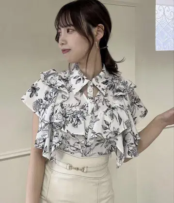 dazzlin 컷 아웃 프릴 셔츠 탑