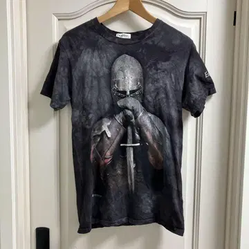 THE MOUNTAIN 기사 그래픽 티셔츠