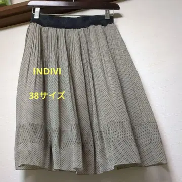 INDIVI 봄/여름용 베이지와 블랙 도트 무늬 플리츠 스커트