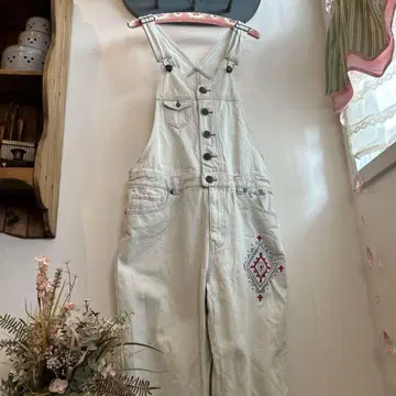 TITICACA 티티카카 살로펫 오버롤 화이트 데님 자수