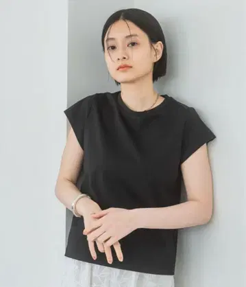 NEWSTAR 분또_프렌치 슬리브 Apartby 아파트 바이 티셔츠