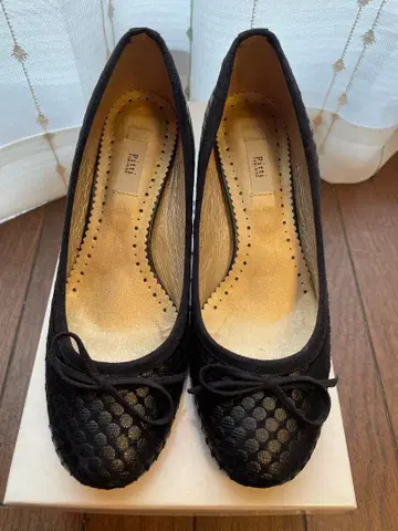 Pitti 블랙 메쉬 펌프스