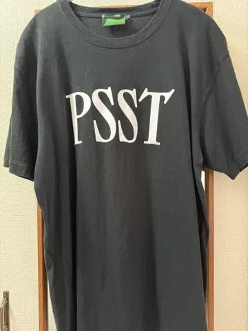 PSST Whisper 블랙 티셔츠
