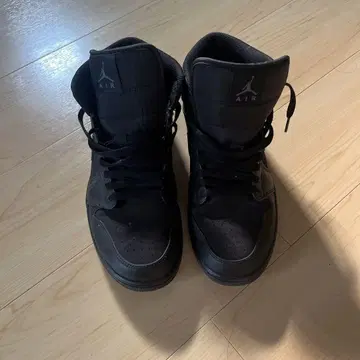 Air Jordan 블랙 하이컷 스니커즈