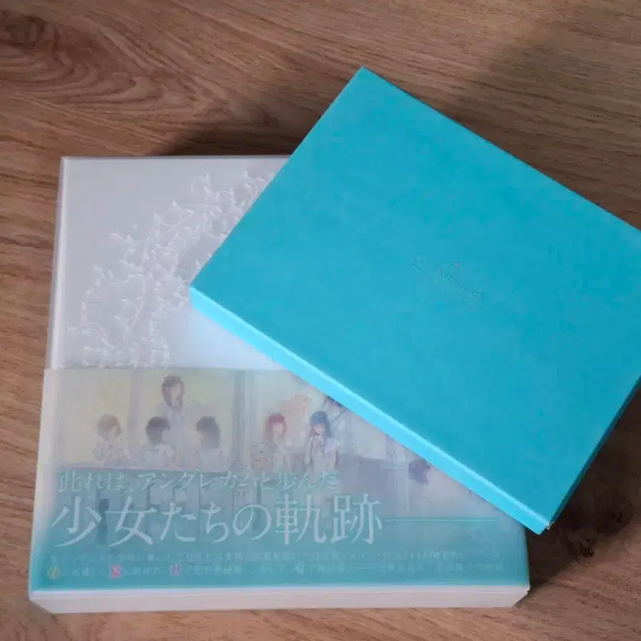 Innocent Grey FLOWERS Art Works Couleur Flowers Art Works Couleur