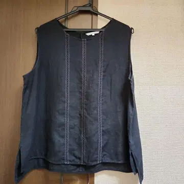 LIBECO 블랙 슬리브리스