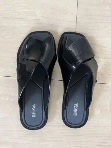 멜리사 블랙 비치 샌들