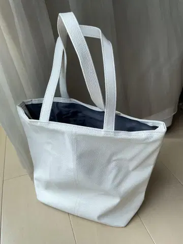 화이트 토트백 합성 피혁(폴라)