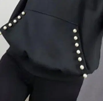 블랙 후드티 펄 장식 후드 부착