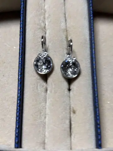 SWAROVSKI 스와로브스키 Bella V 귀걸이 실버 정품